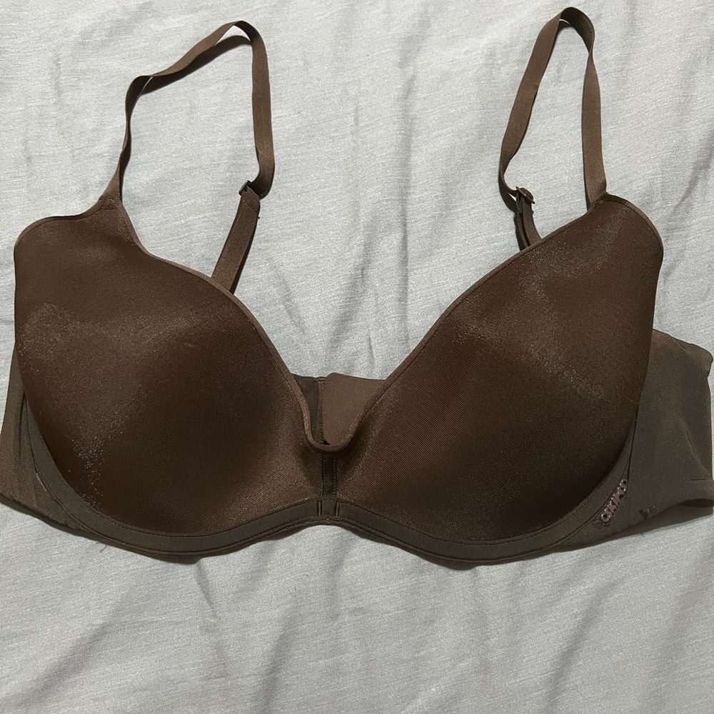 SKIMS WEIGHTLESS SCOOP BRA IN ESPRESSO - Picture 5 of 8